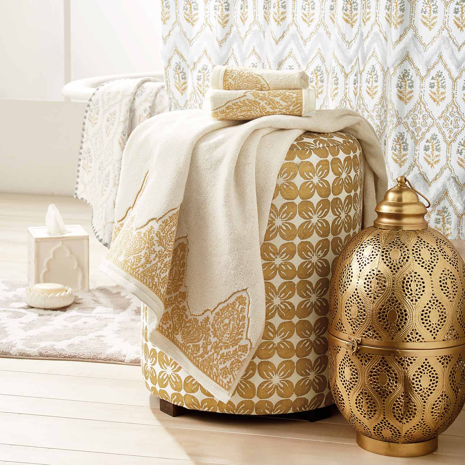 Nadir Pearl White/ Gold Bath Towel