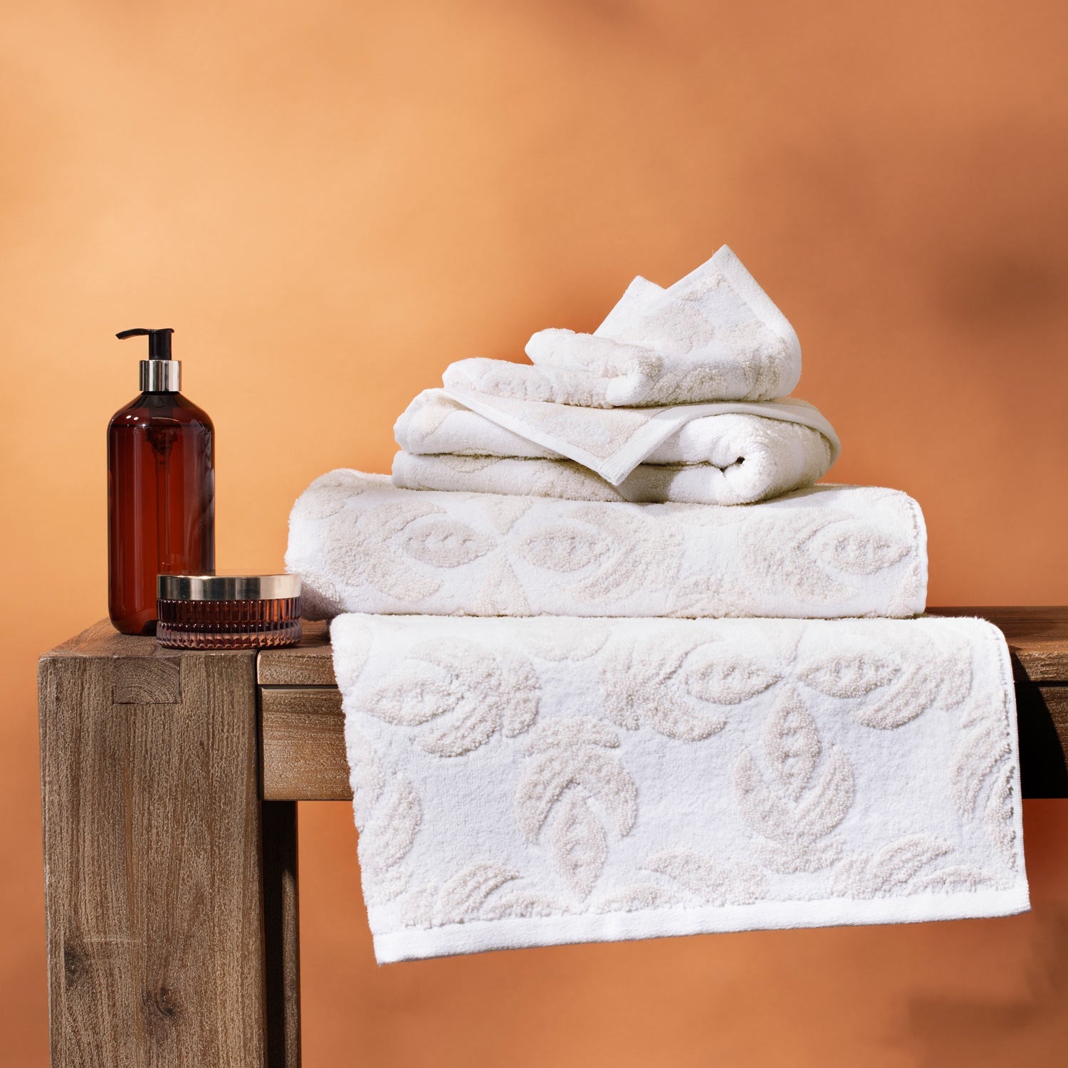 Dasati White Bath Towel